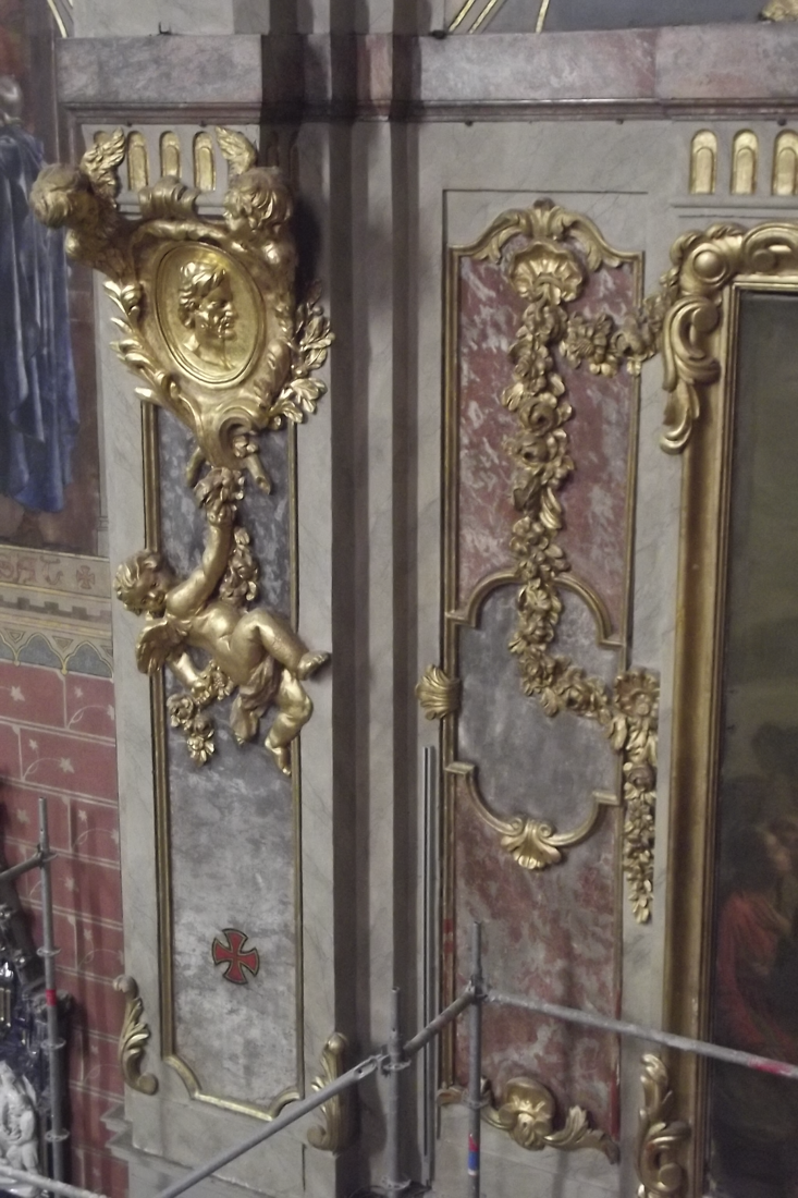 Partie latérale, marbre pierre, dorure à la feuille