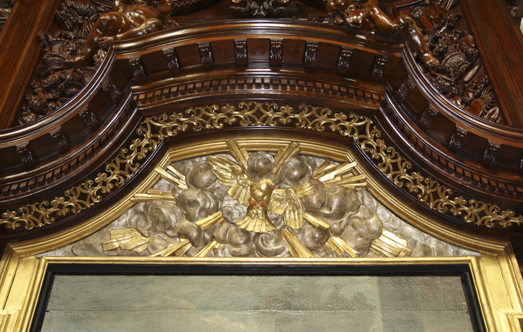 Retable du Sacré-Cœur, fronton